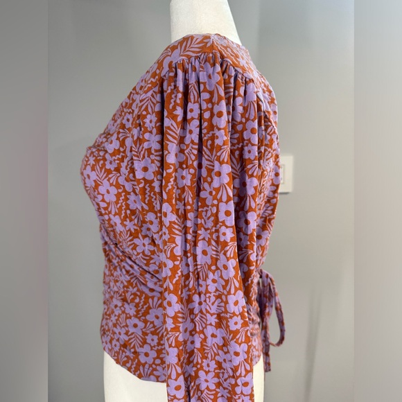 ASOS DESIGN Curve stretch wrap blouse with puff sleeves in retro floral print - Picture 5 of 9